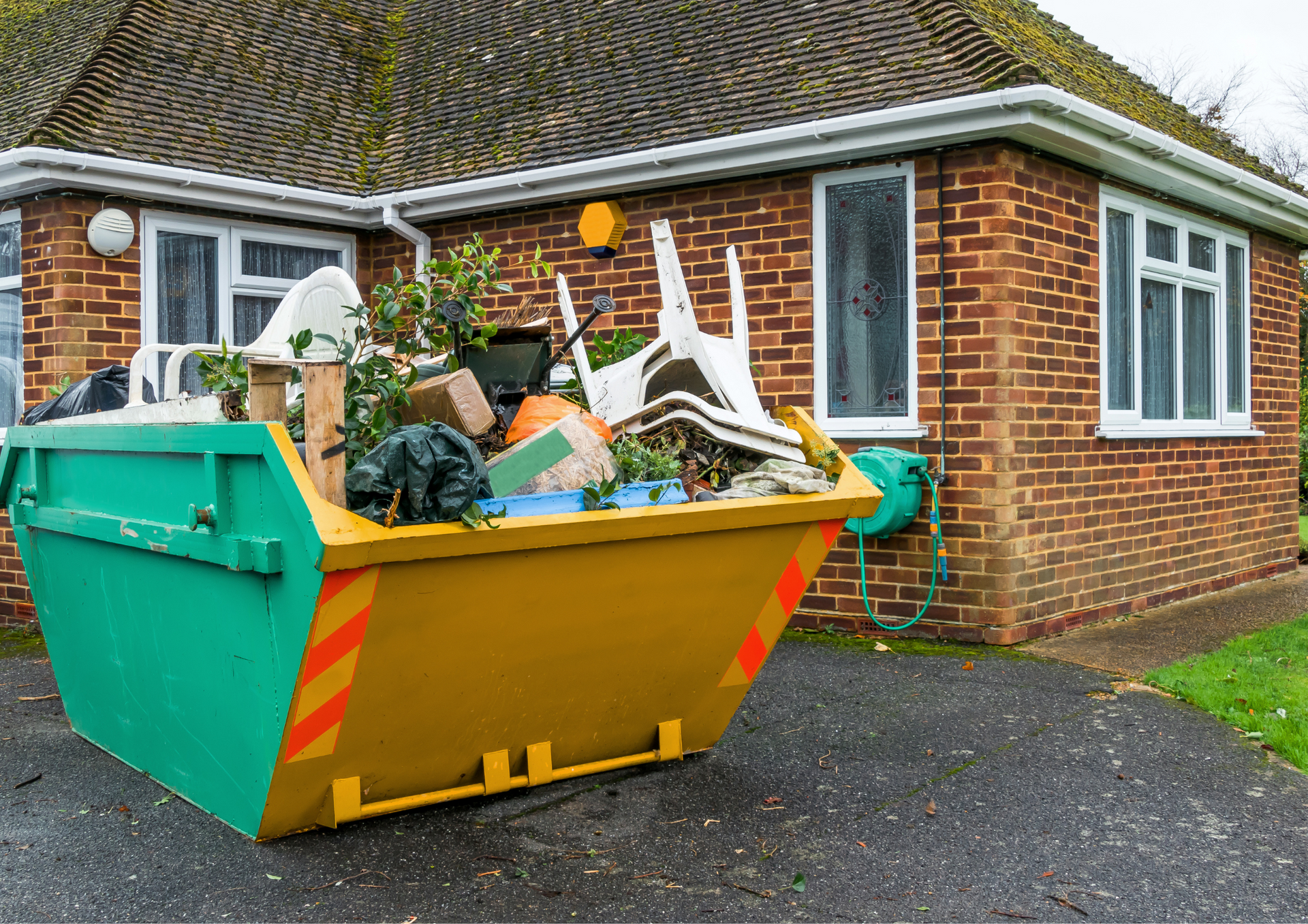 How Much Waste Can You Fit Inside a Standard 4 Yard Skip Size?