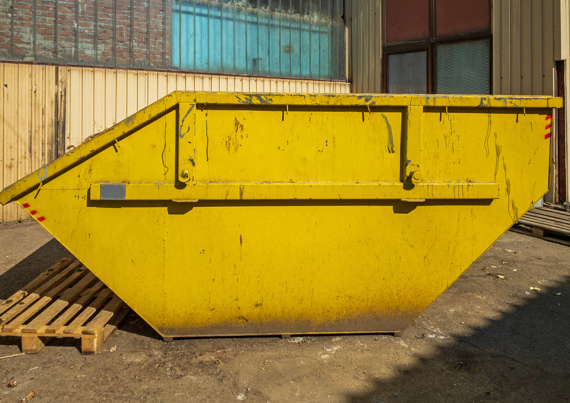 How Different Skip Sizes Can Change Your Skip Hire Prices and Costs